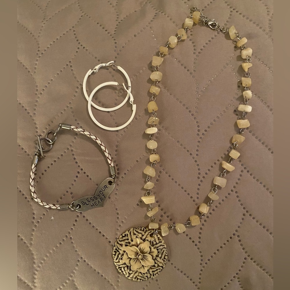 Cream costume jewelry set